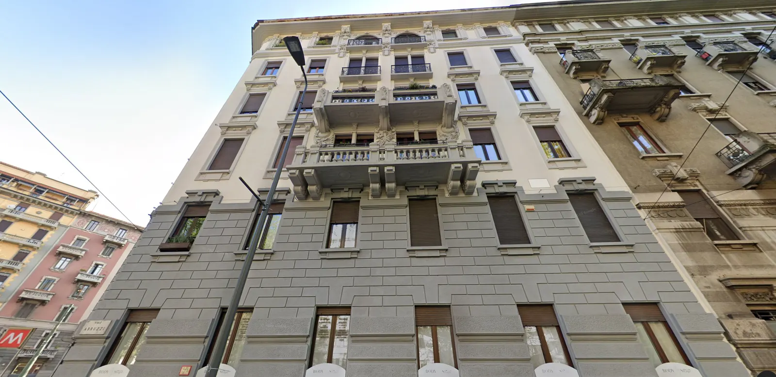 Palazzo storico in via Gran Sasso, Milano, dopo il risanamento della facciata